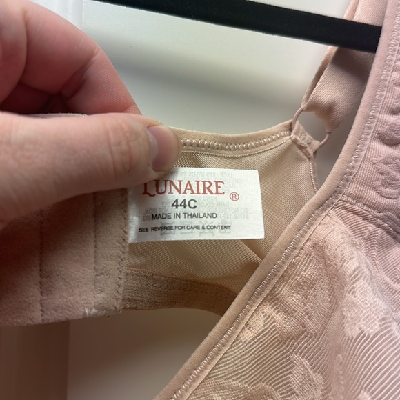 Lunaire Nude Bra 💛 - Picture 2 of 4